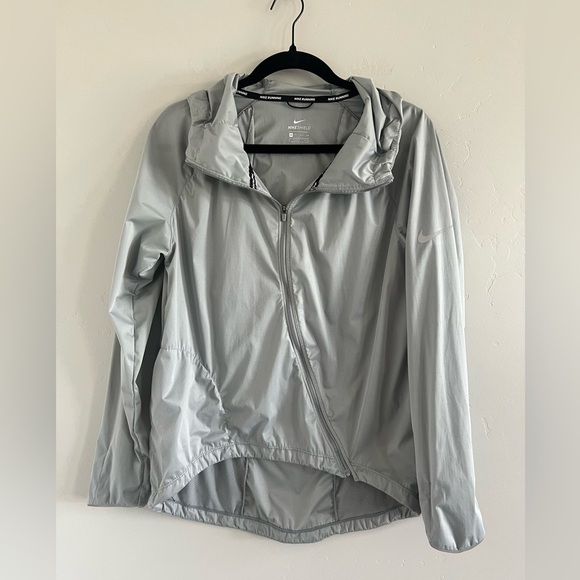 Nike Women's Runway Shield Running Jacket - Picture 1 of 12